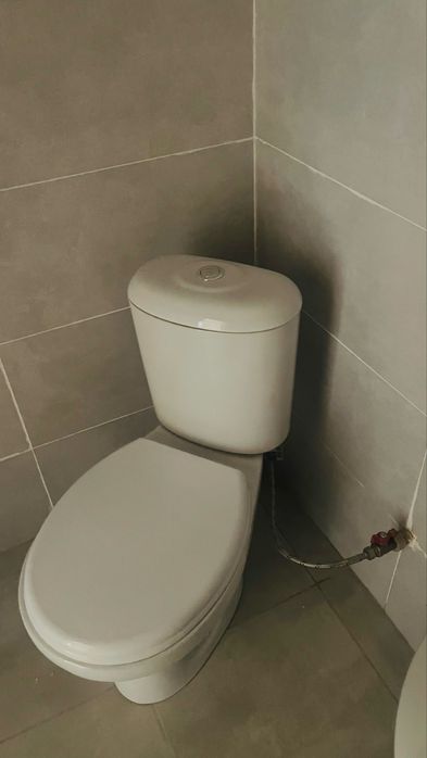 Раковина, унитазы, ванна