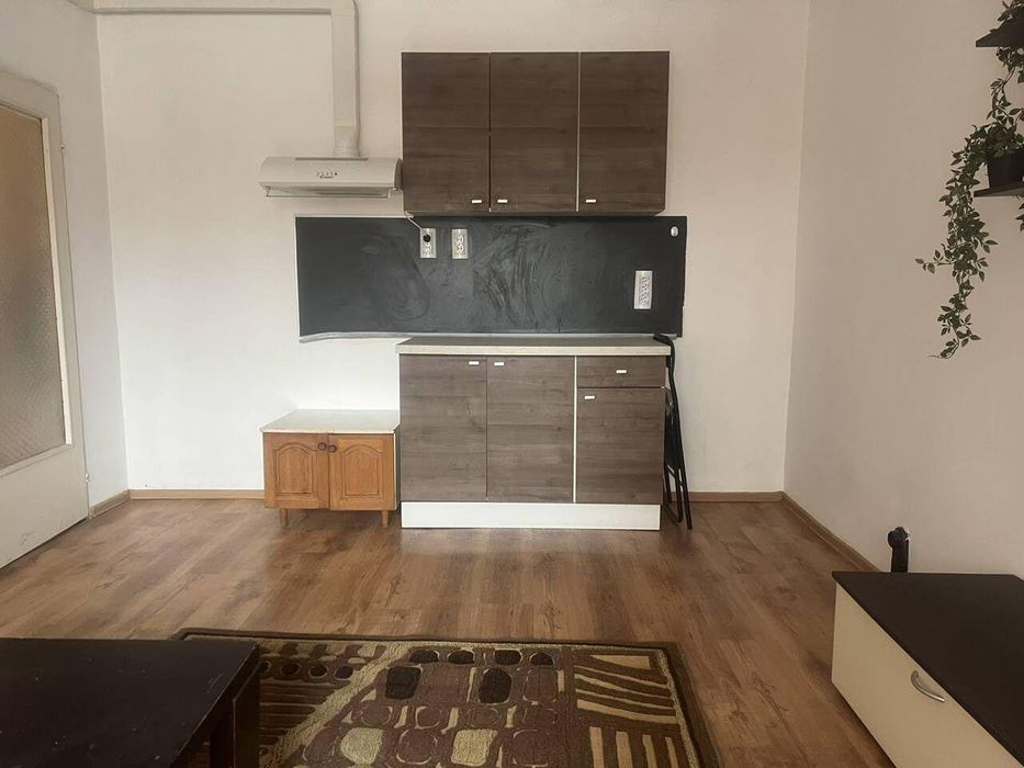 Дава се под наем Двустаен апартамент в Бургас, Славейков - 45 кв.м за 398.82 € - Снимка #1