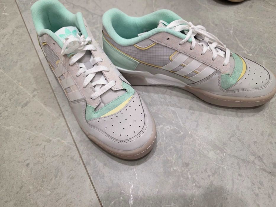 Кроссовки Adidas