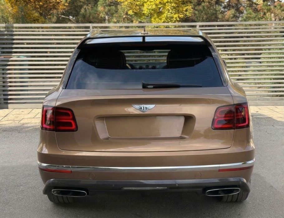 Bentley Bentayga 2017 benzină, 78.000 € — imagine 4