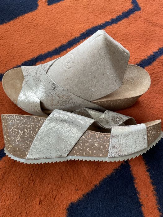 Женские босоножки