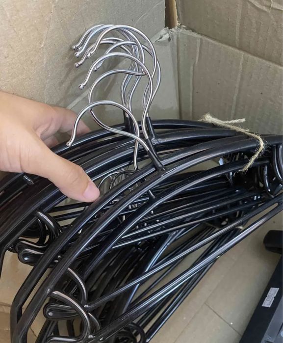 Разные вешалки для магазинов