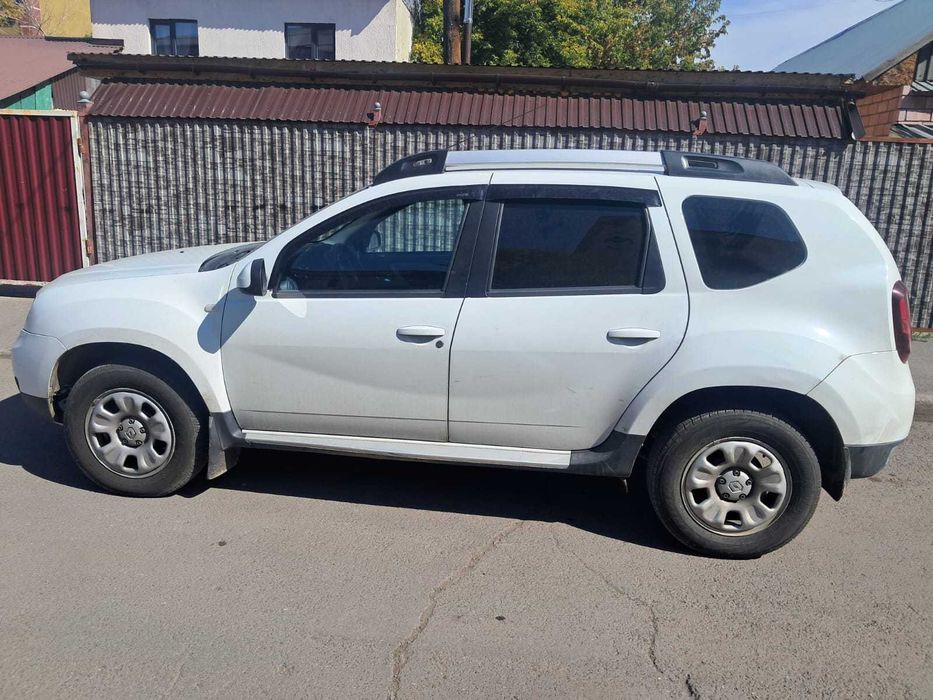 renault duster белого цвета