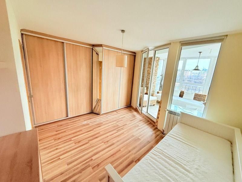 Дава се под наем Тристаен апартамент в София, Гоце Делчев - 155 кв.м за 1246.44 € - Снимка #9