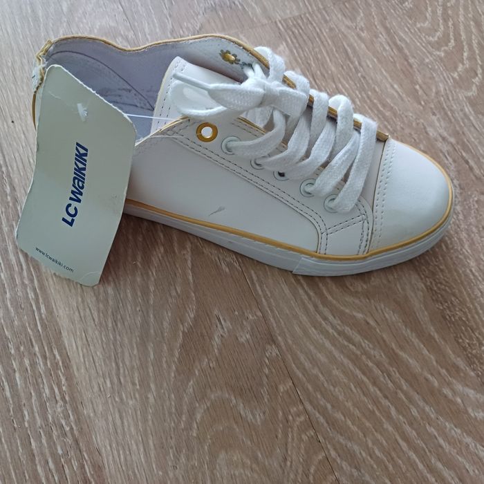 Продам детские кеды