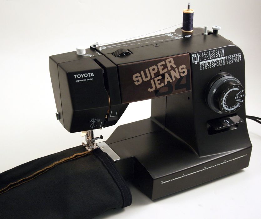 Швейная машина TOYOTA Super Jeans 34