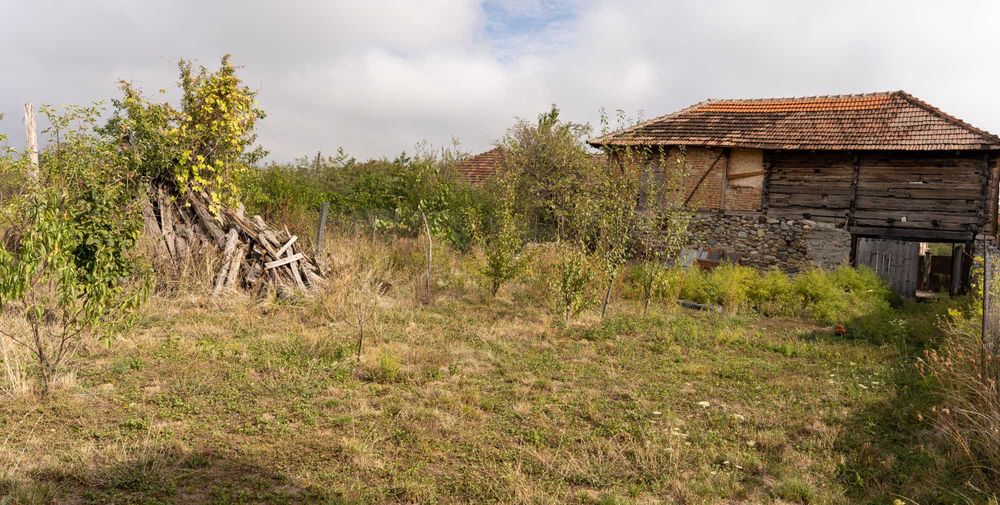 Casa batraneasca de vanzare .