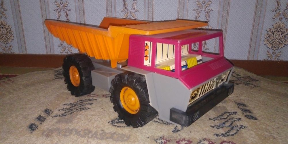 Большой Камаз Самосвал СССР.30000тг.