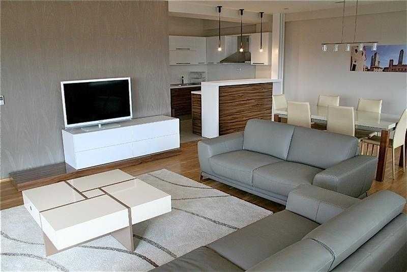Дава се под наем Тристаен апартамент в Бургас, Изгрев - 78 кв.м за 229.5 € - Снимка #1