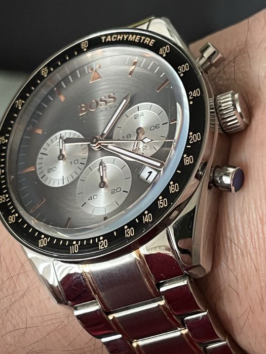 Часовник Boss - Чисто нов с  документи и кут.