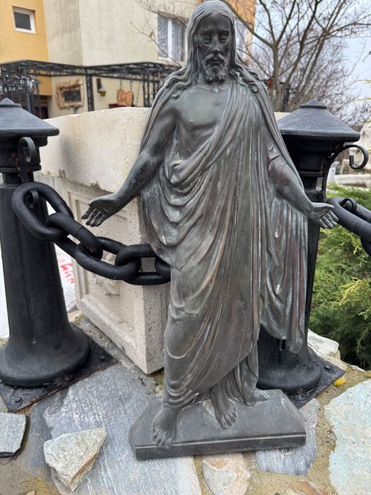 Масивни Бронзови скулптури на Буда и други. Цени по договаряне.