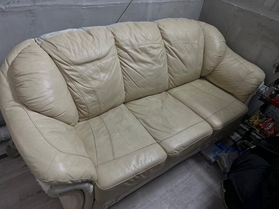 Диван продаетсья