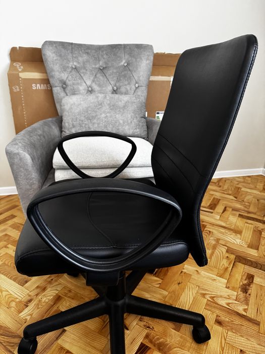 Офис стол в забележително състояние.