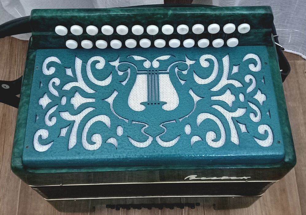 Гармонь " Восток", соль мажор.