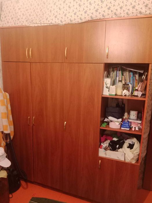 Продаётся шкаф с полочками, в хорошем состоянии