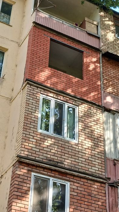 Balkonga gʻisht teramiz