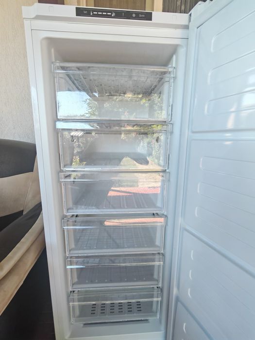 Congelator vertical Arctic 6 sertate aproape nou