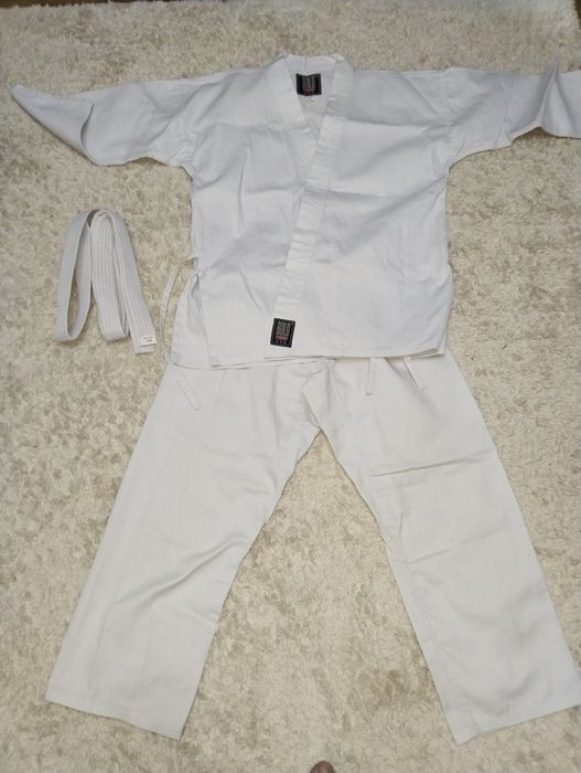 Продается кимано для каратэ и доброе для таэквондо