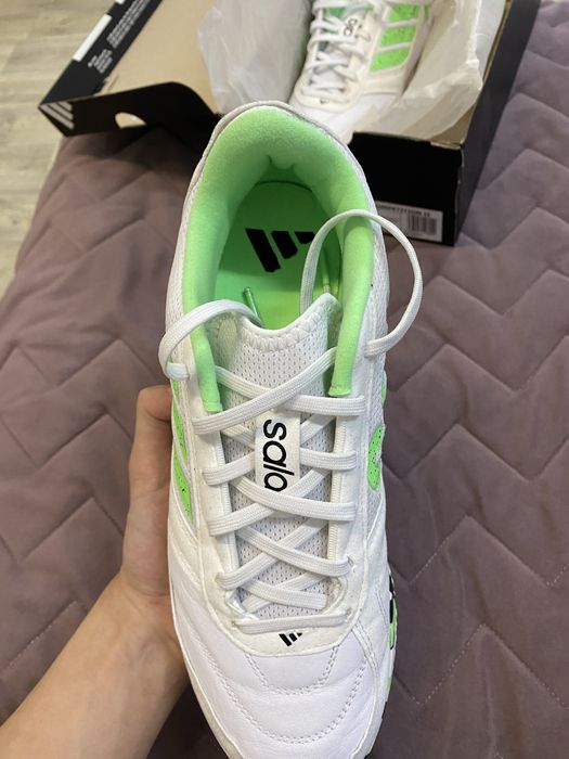 Продаю кроссовки футзалка