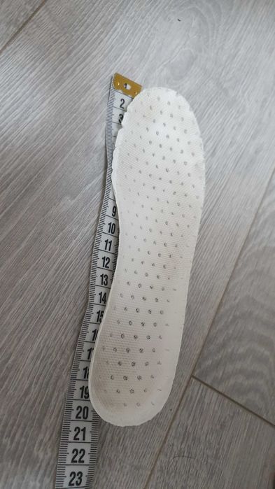 Продам кроссовки для девочки