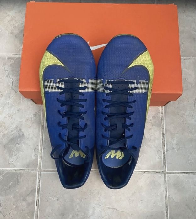 Ghete de Fotbal Nike Mercurial