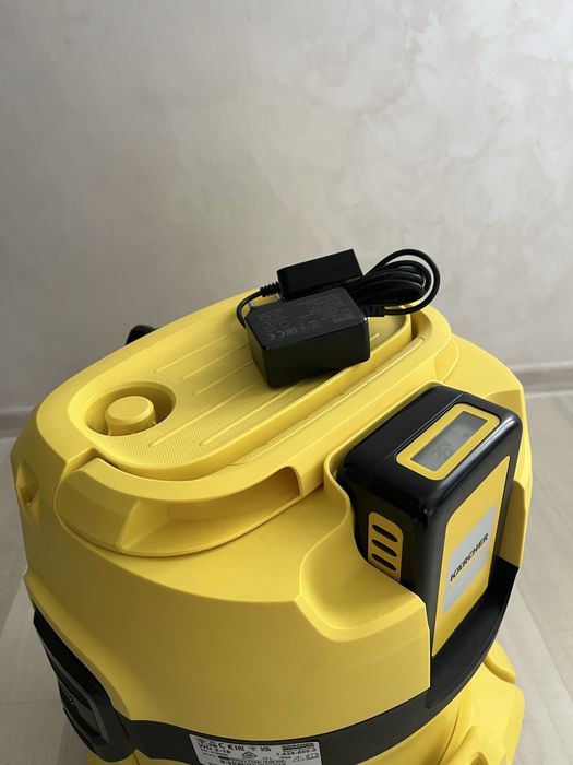 Karcher aspirator WD 2-18 cu baterii
