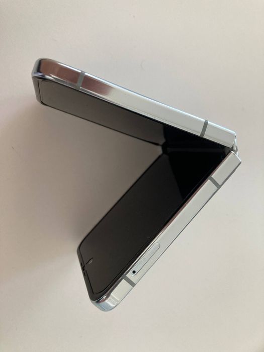 Samsung Z flip5 256гб