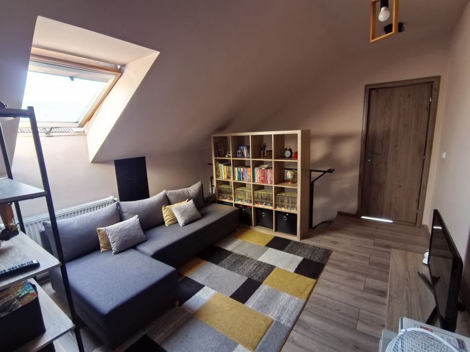 Vând apartament 4 camere 2 niveluri