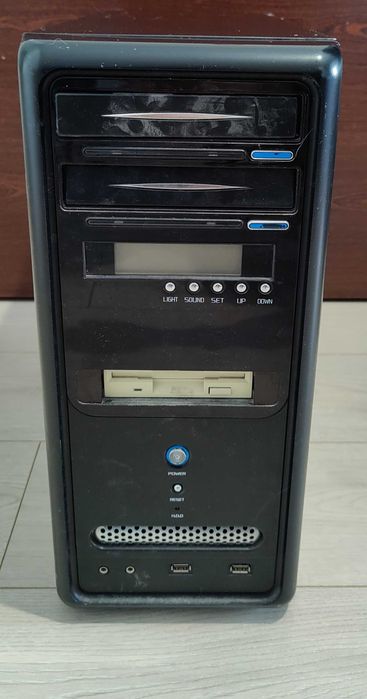 Старый компьютерный корпус, +блок питания на 300W