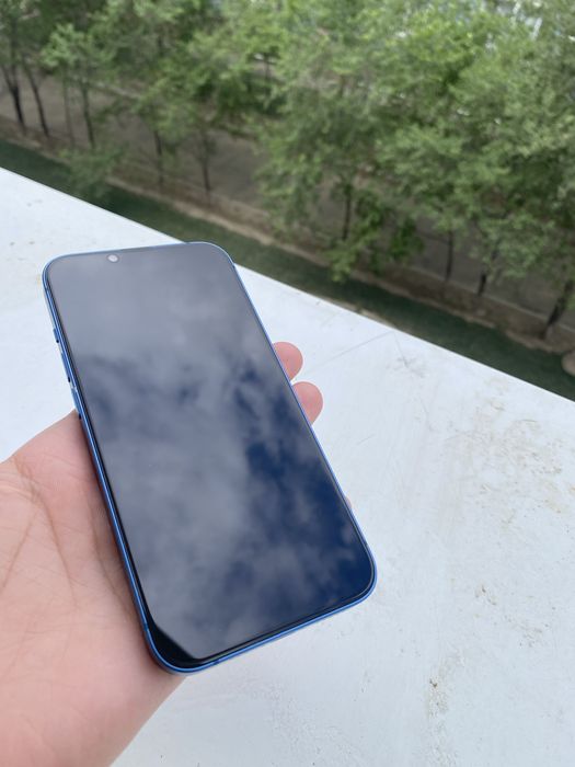 Продам iPhone 13 в идеальном состоянии