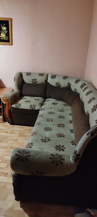 Отдам угловой диван и кресло.Самовывоз.