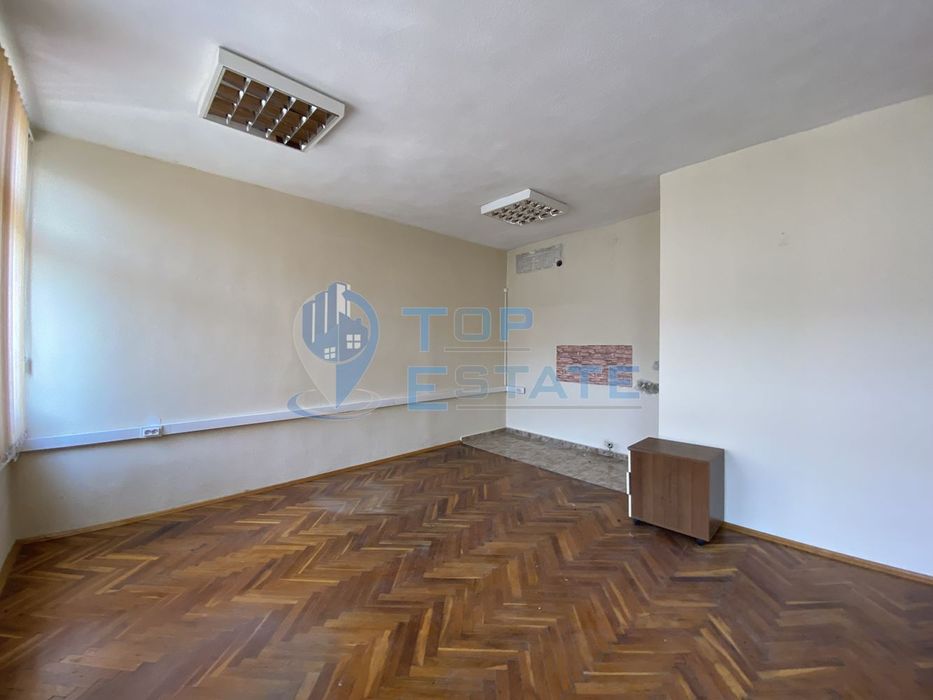 Продава се Офис в Горна Оряховица - 390 кв.м за 301 €/кв.м - Снимка #5