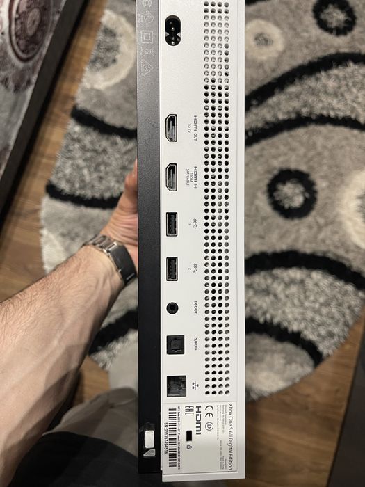 XBOX One S  1 TB + controller original + FC24 si MK X