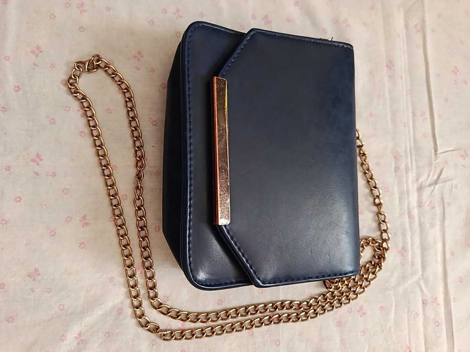 Продам женскую сумочку-клатч.