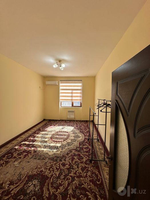 Parkent bozor yaqinida 70m kvadratli 2 xonali uy ijaraga beriladi.