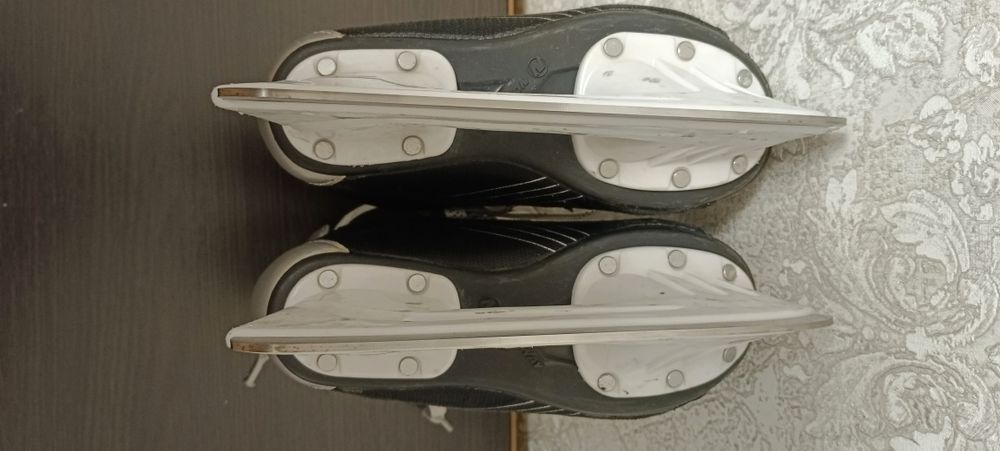 Продам коньки хоккейные