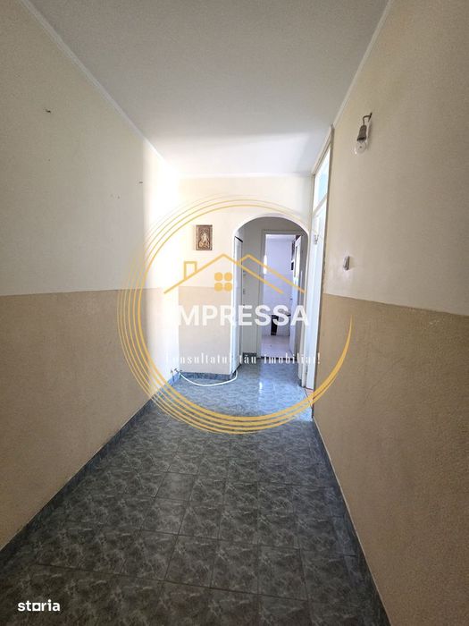 Se vinde apartament 3 camere 71mp decomandat 66000euro neg
