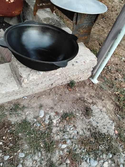Продам чугунный казан
