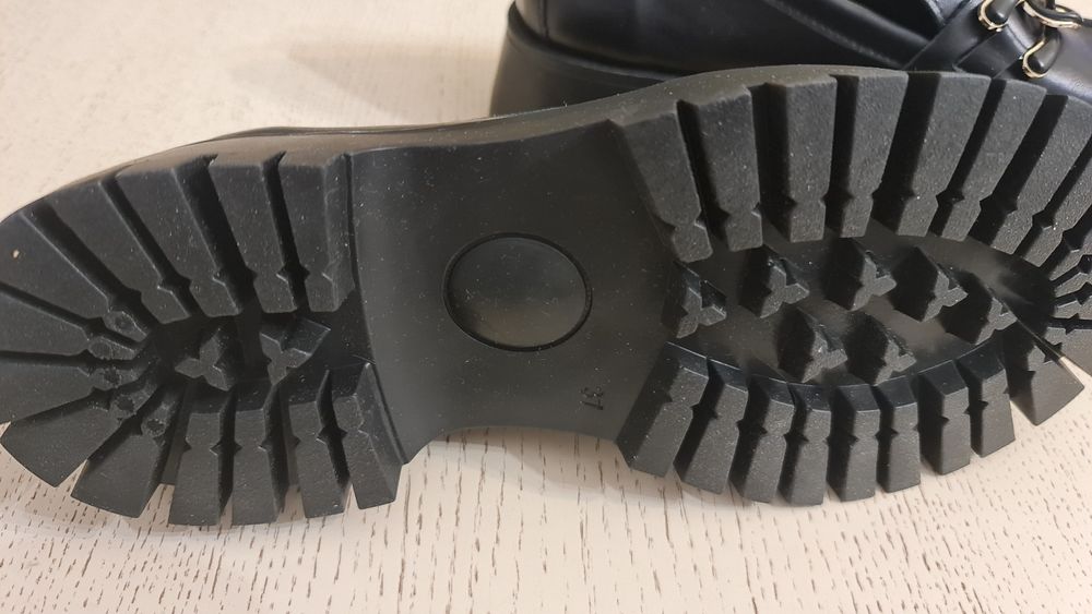 Кожаные модные лоферы 37 размер