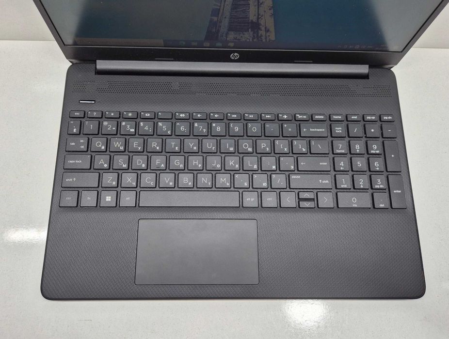 HP Core i3-1215U  4/256gb