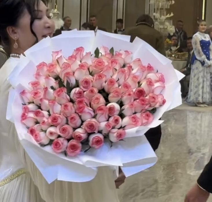 Розы свежий букет белый,розовый 100 шт