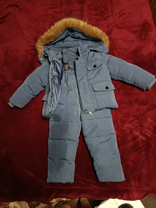 Детский комбинезон и детские ботинки