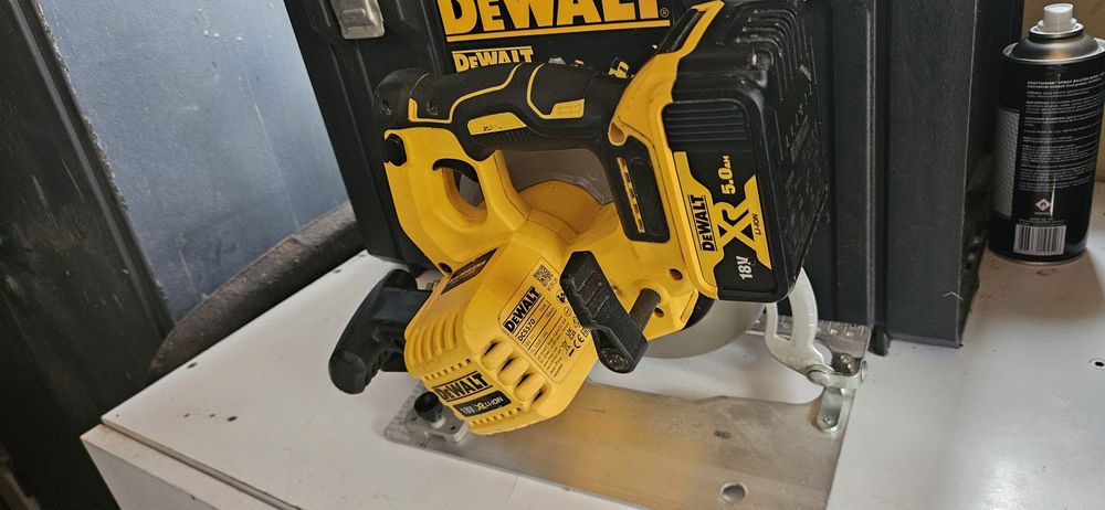 Circular Dewalt DCS 570