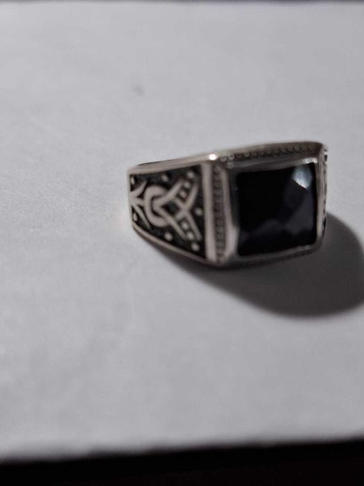 печатка серебряная мужская с камнем