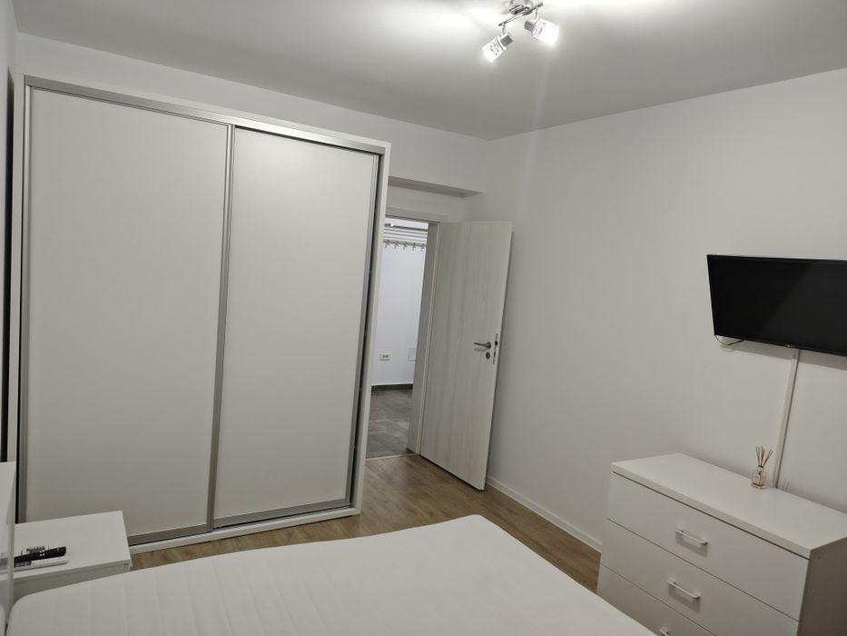 Închiriez garsoniera