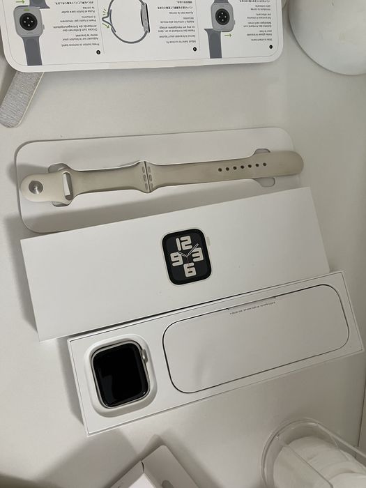 Продам apple watch SE. Золотистый