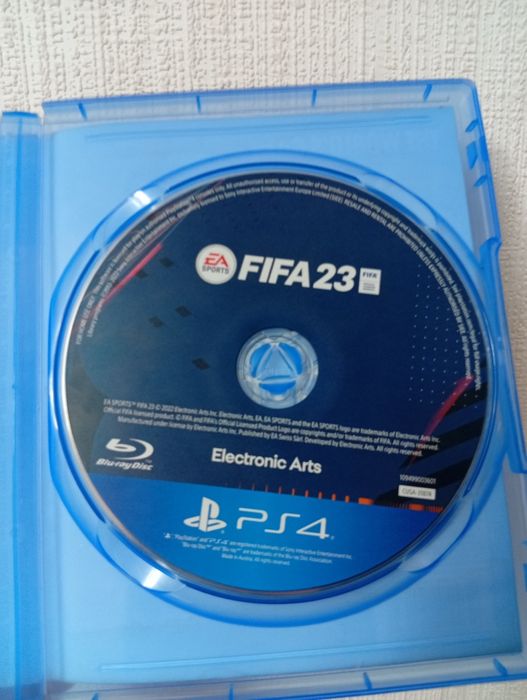 Продам FIFA 23, срочно