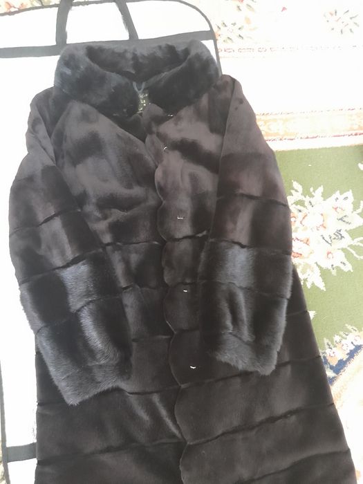 Шуба мутон шея ,рукава норка