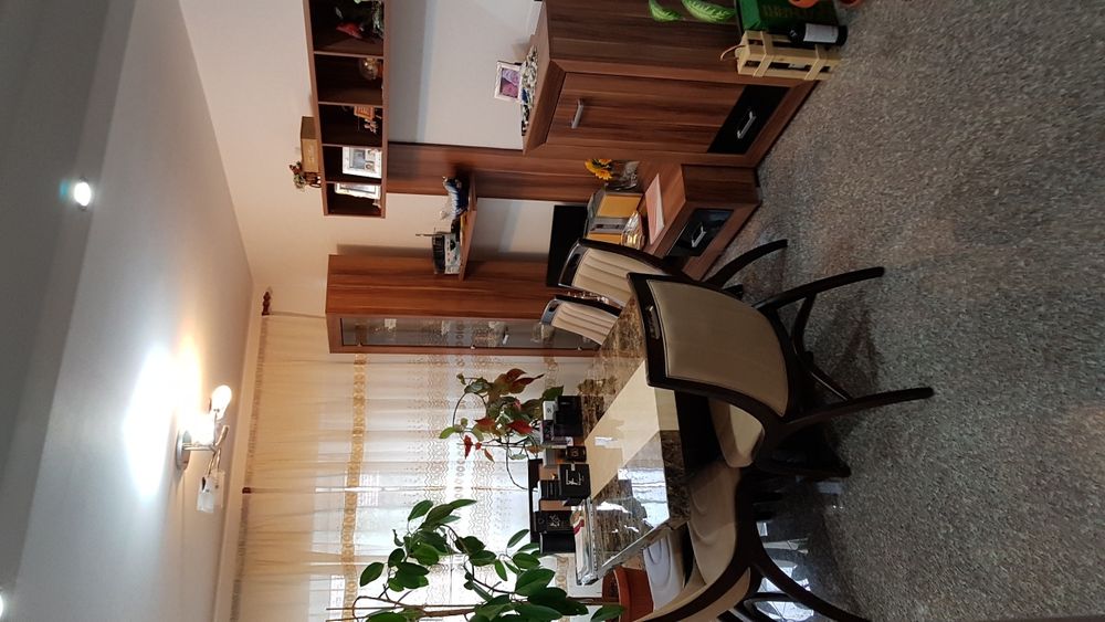 Apartament 4 camere -  semidecomandat  recompartimentat Zona Frumoasa