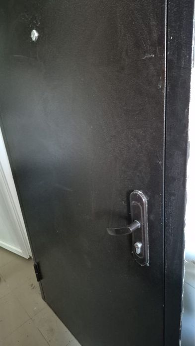 Продам входную дверь